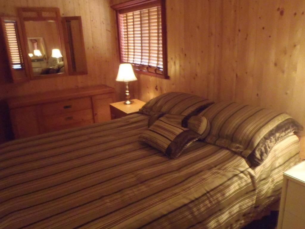 Gite La Maison Chez J.P. Bed And Breakfast อาฟร์โอเมซงส์ ภายนอก รูปภาพ
